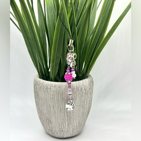 💕 Hello Kitty Phone Charm - Picture 1 of 1